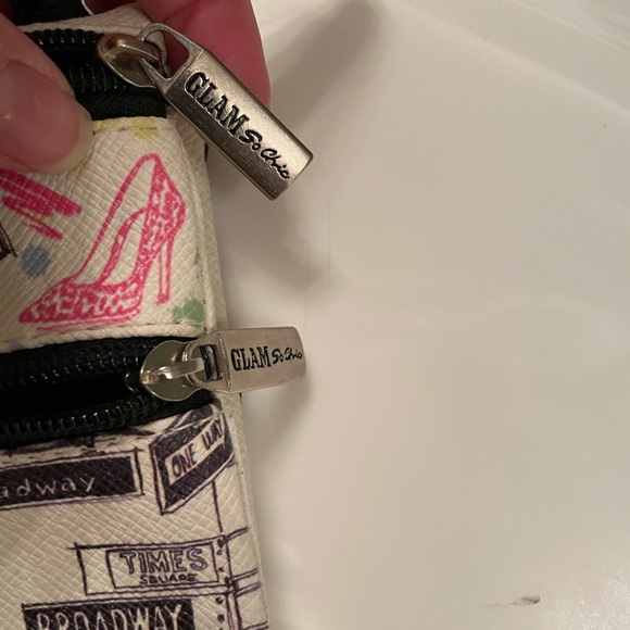 Cute glam so chic mini crossbody - Picture 8 of 9